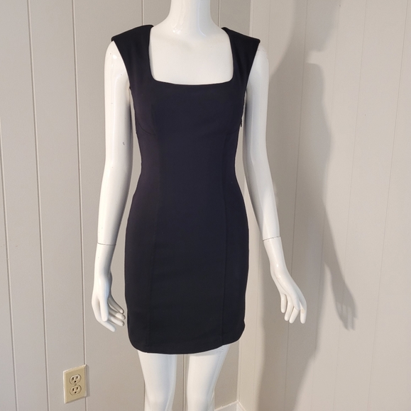 Zara black dress, structured bodycon with side zip - Picture 6 of 6